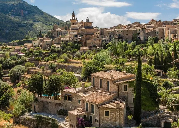 Valldemosa Sleep & Hike